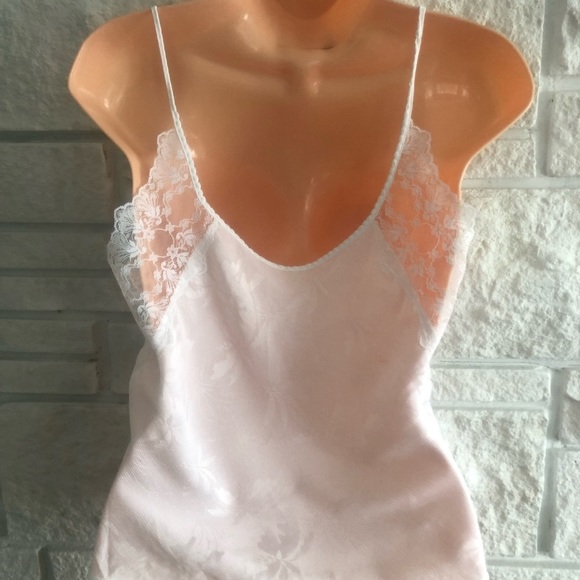 Size Small Sweet silky Cami​ - Picture 5 of 8